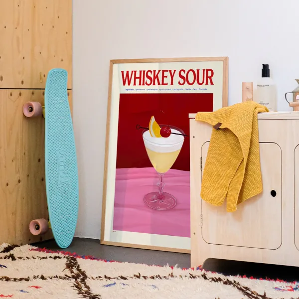 affiche_cocktail__elin_pk_SKUf061df5ddb49d61d339bb771cf882990_1.webp Affiche Cocktail - Elin Pk - Whiskey Sour-PSTR Studio Best