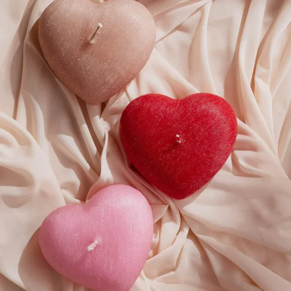 bougie_twist_hearts_SKU5e2f1df74a77ee4bcdb4342961416158_1.webp Bougie Twist Hearts-Sélectionné par Fleux Clearance
