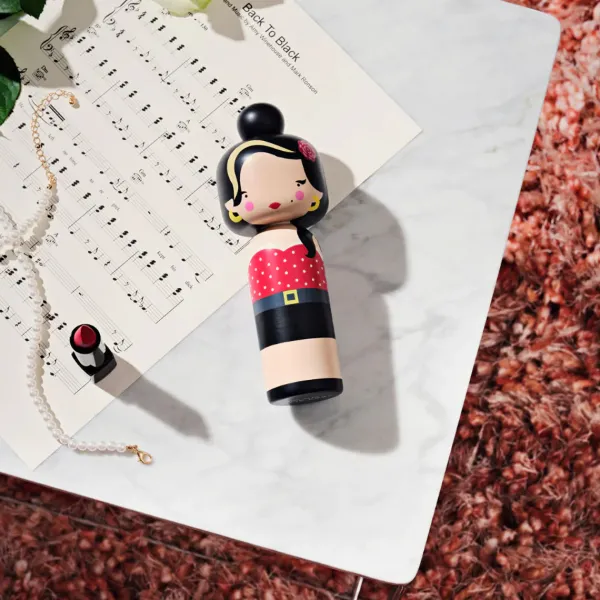 figurine_en_bois_kokeshi__SKUd9a3e336205f8540579b3e7a8828163f_1.webp Figurine En Bois Kokeshi Sketch.Inc Amy - 16.5 Cm-Lucie Kaas Best