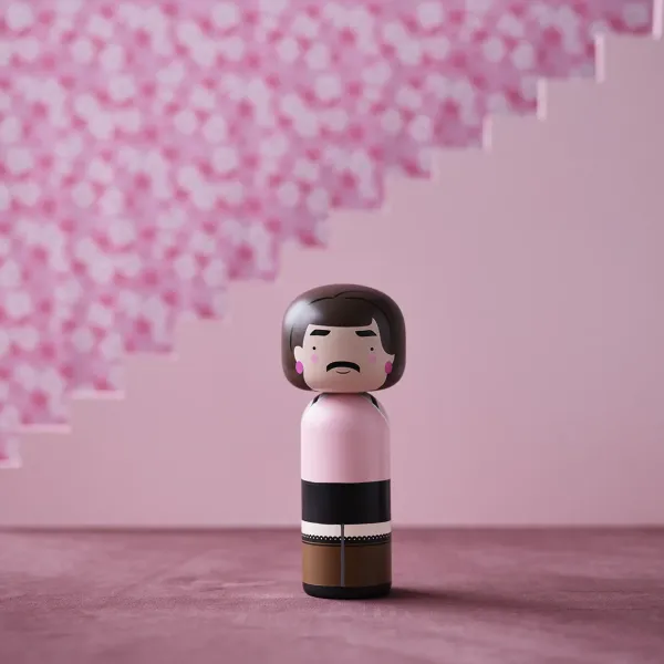 figurine_en_bois_kokeshi__SKUeac37ee69ac6c03069e3e69ab86e4914_2.webp Figurine En Bois Kokeshi Sketch.Inc Freddie - I Want To Break Free - 14.5 Cm-Lucie Kaas Outlet
