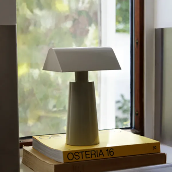 lampe_de_table_caret_mf_h_SKU3a943c4efeb9afd98931da12dc79c504_4.webp Lampe De Table Caret Mf1 H 22Cm - Gris Soie-And Tradition Online