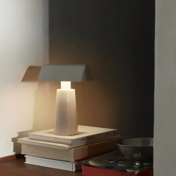 lampe_de_table_caret_mf_h_SKU3a943c4efeb9afd98931da12dc79c504_6.webp Lampe De Table Caret Mf1 H 22Cm - Gris Soie-And Tradition Online
