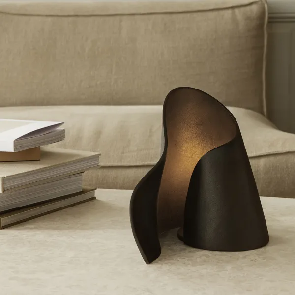 lampe_de_table_oyster__no_SKU17e29a98522cf637f3e393fdd9d54954_2.webp Lampe De Table Oyster - Noir-Ferm Living Best