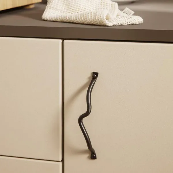 poignee_curvature_laiton__SKU86e2df6c9c4beebea26bd4de1e965b09_3.webp Poignee Curvature Laiton 14,2Cm-Ferm Living Hot