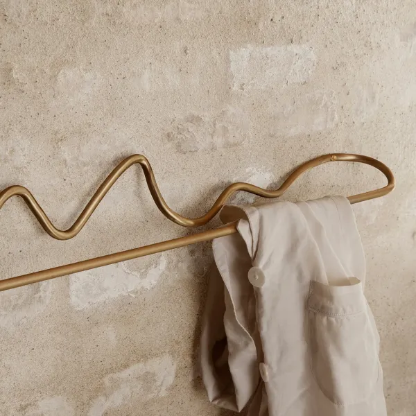 porteserviette_curvature__SKUfd34be1cd62e76cbc95f98c7069d1a63_2.webp Porte-Serviette Curvature Laiton-Ferm Living Outlet