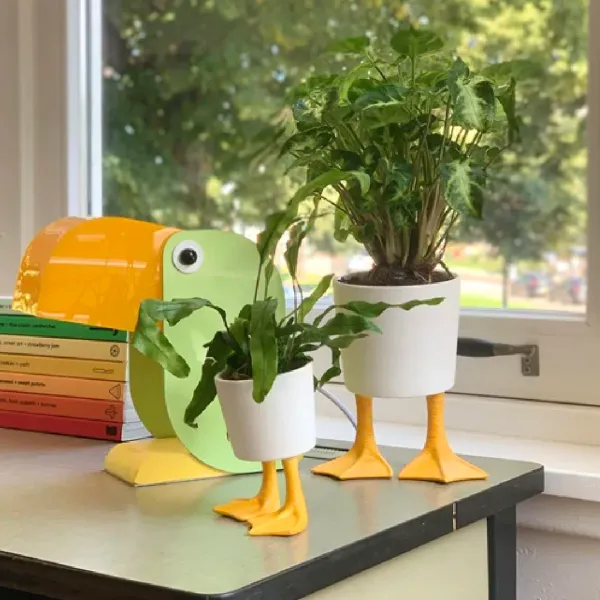 pot__jardiniere_pieds_can_SKU66202d4daedd5ecd3fdf1a1b5ad4f9a0_2.webp Pot / Jardiniere Pieds Canards - Jaune & Blanc-Sélectionné par Fleux Best