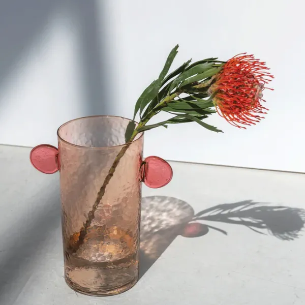 vase_object_avec_oreilles_SKU01f5e01a6a1ee12e890a210e453dfc90_3.webp Vase Object Avec Oreilles En Verre Recycle-Sélectionné par Fleux Outlet