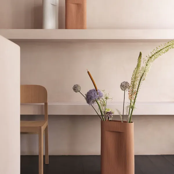 vase_ridge_en_terre_cuite_SKU2f58a89465afd17b9f3291112fe23dc9_1.webp Vase Ridge En Terre Cuite - H 48,5 Cm-Muuto Clearance